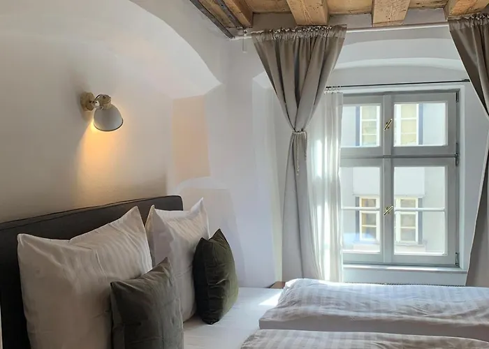 Appartement Center Golden Roof 4 *